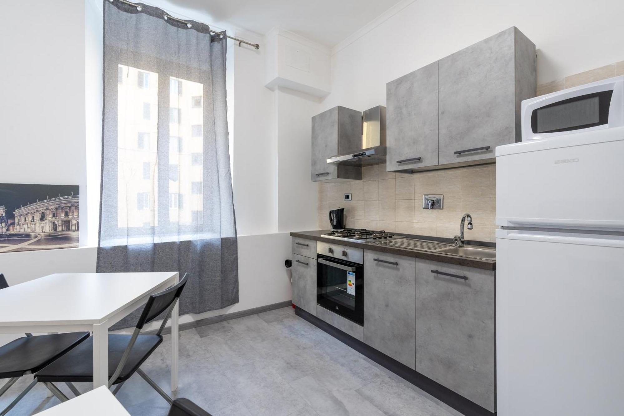 Amazing Apartment Near To Colosseo And Subway Roma Ngoại thất bức ảnh