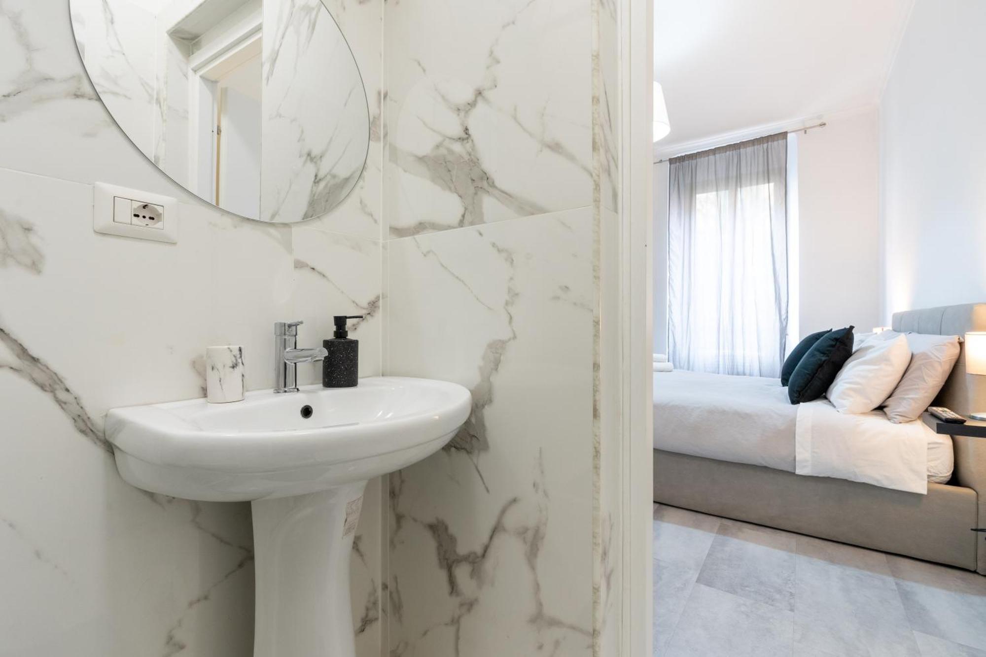 Amazing Apartment Near To Colosseo And Subway Roma Ngoại thất bức ảnh